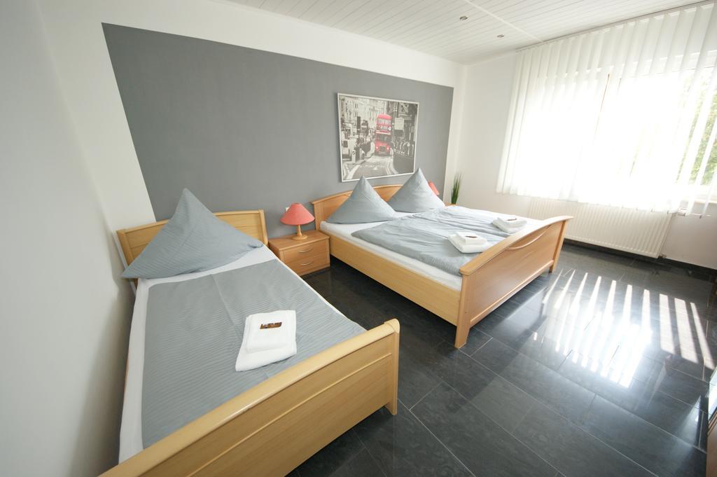 Hotel Am Rosenplatz,24 Stunden Check In, Kostenfreie Parkplaetze Brechtorf Экстерьер фото