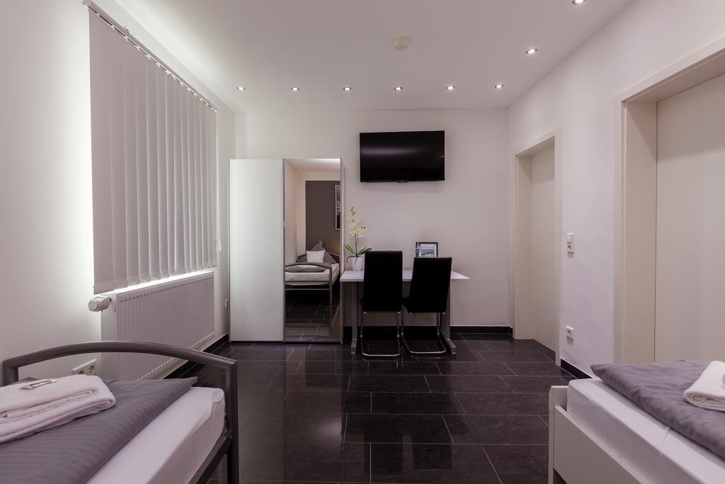 Hotel Am Rosenplatz,24 Stunden Check In, Kostenfreie Parkplaetze Brechtorf Экстерьер фото