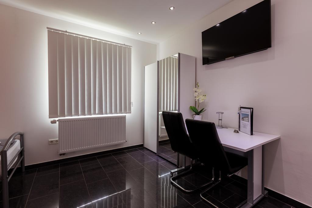 Hotel Am Rosenplatz,24 Stunden Check In, Kostenfreie Parkplaetze Brechtorf Экстерьер фото