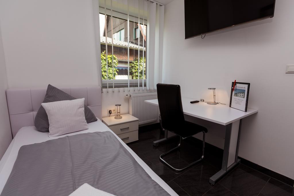 Hotel Am Rosenplatz,24 Stunden Check In, Kostenfreie Parkplaetze Brechtorf Экстерьер фото