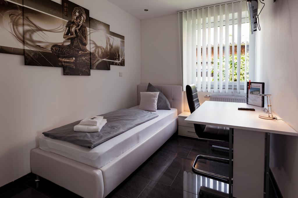Hotel Am Rosenplatz,24 Stunden Check In, Kostenfreie Parkplaetze Brechtorf Экстерьер фото