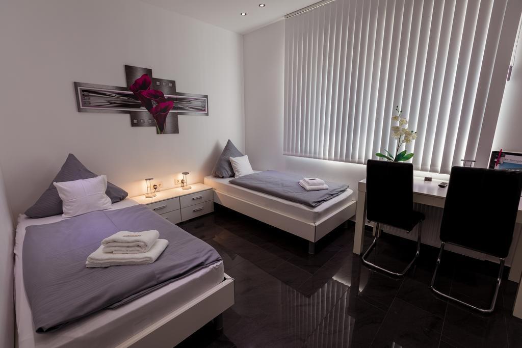 Hotel Am Rosenplatz,24 Stunden Check In, Kostenfreie Parkplaetze Brechtorf Экстерьер фото